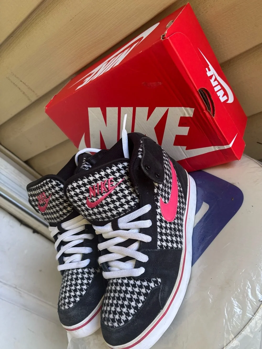 Nike women Houndstooth High-Top Sneakers in Black, White & Pink